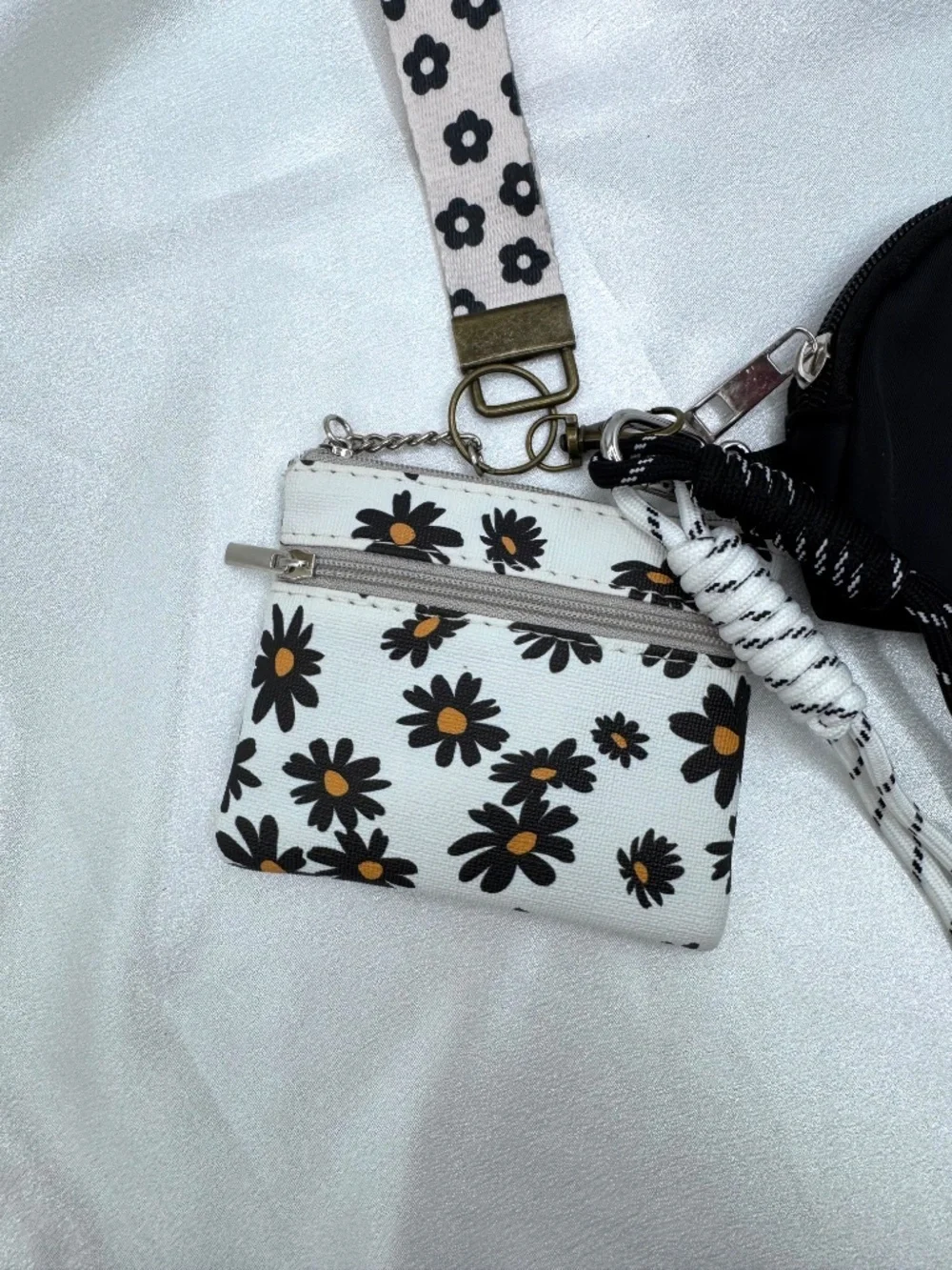 Black & White Daisy Wristlet Coin Purse Keychain